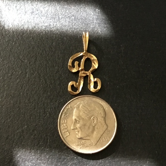 14k solid gold==Letter R==charm=.70 grams =We like offers - Picture 9 of 9